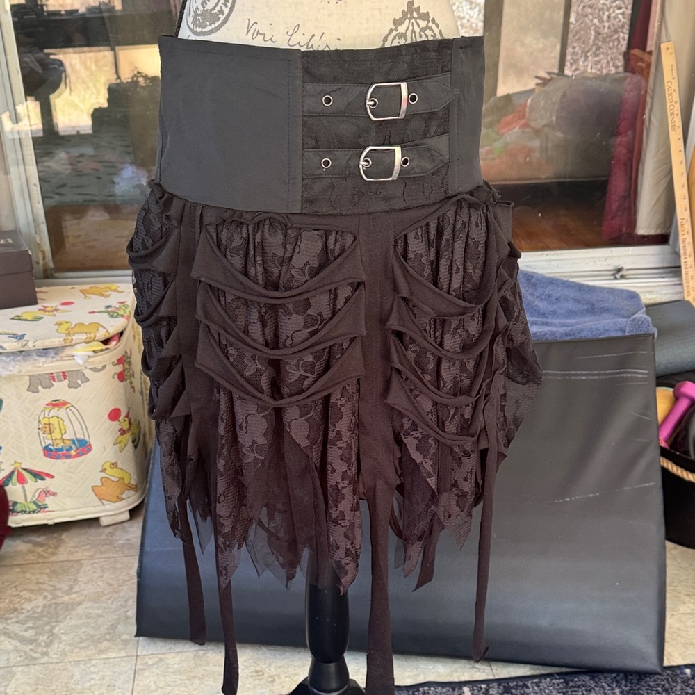 Chic Black Buckle Mini Skirt. Size 2XL. New.